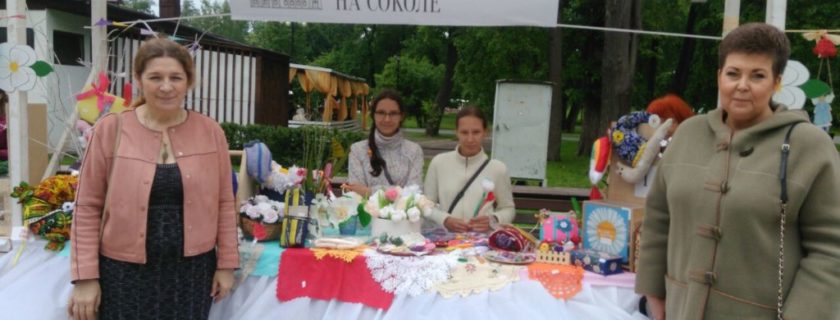 Общинники семейных клубов трезвости на Соколе приняли участие в акции «Белый цветок»