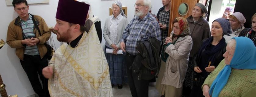 В часовне Преображения Господня на Братском кладбище был совершен молебен сщмчч. Ефрему, еп. Селенгинскому, Иоанну пресвитеру