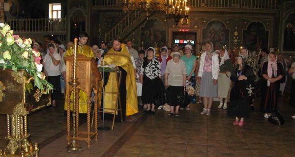 Молебное пение Спасителю в храме Всех Святых на Соколе